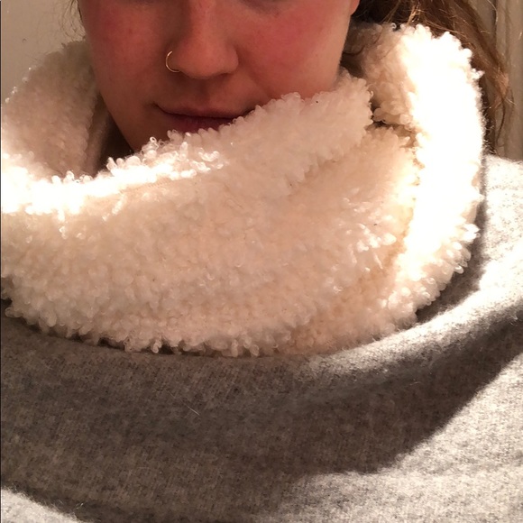 Circle scarf - Picture 2 of 4